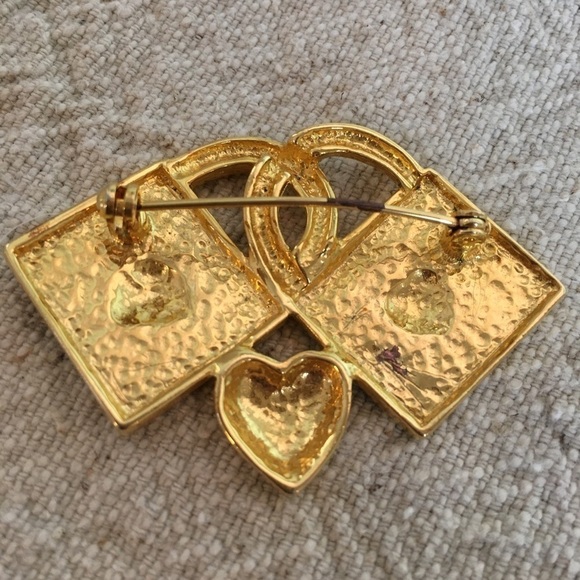 Gold Hearts Pin Brooch Two Heart Baskets One Ctr - Picture 6 of 6